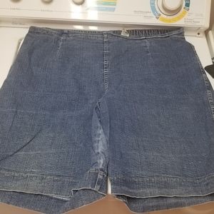 Women's plus size jean shorts